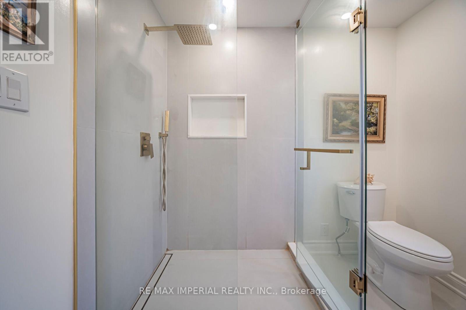 4 QUINCY CRESCENT - 31