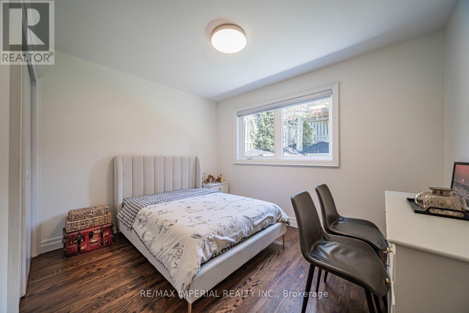 4 QUINCY CRESCENT - 34