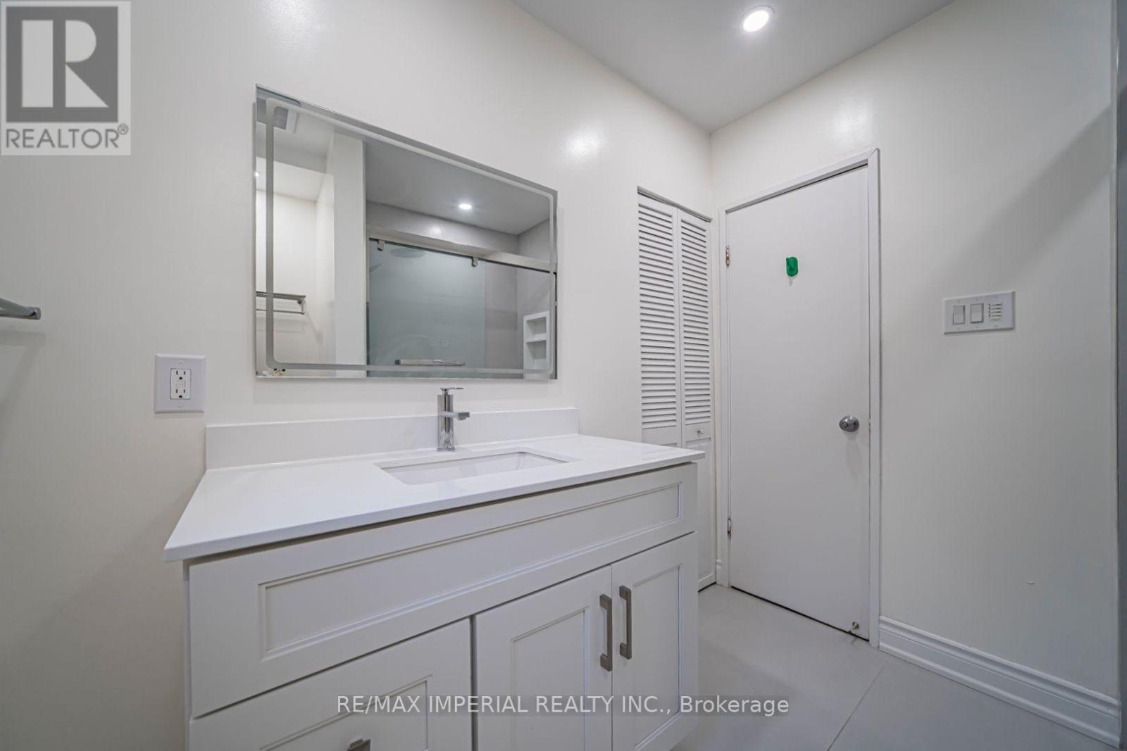 4 QUINCY CRESCENT - 37