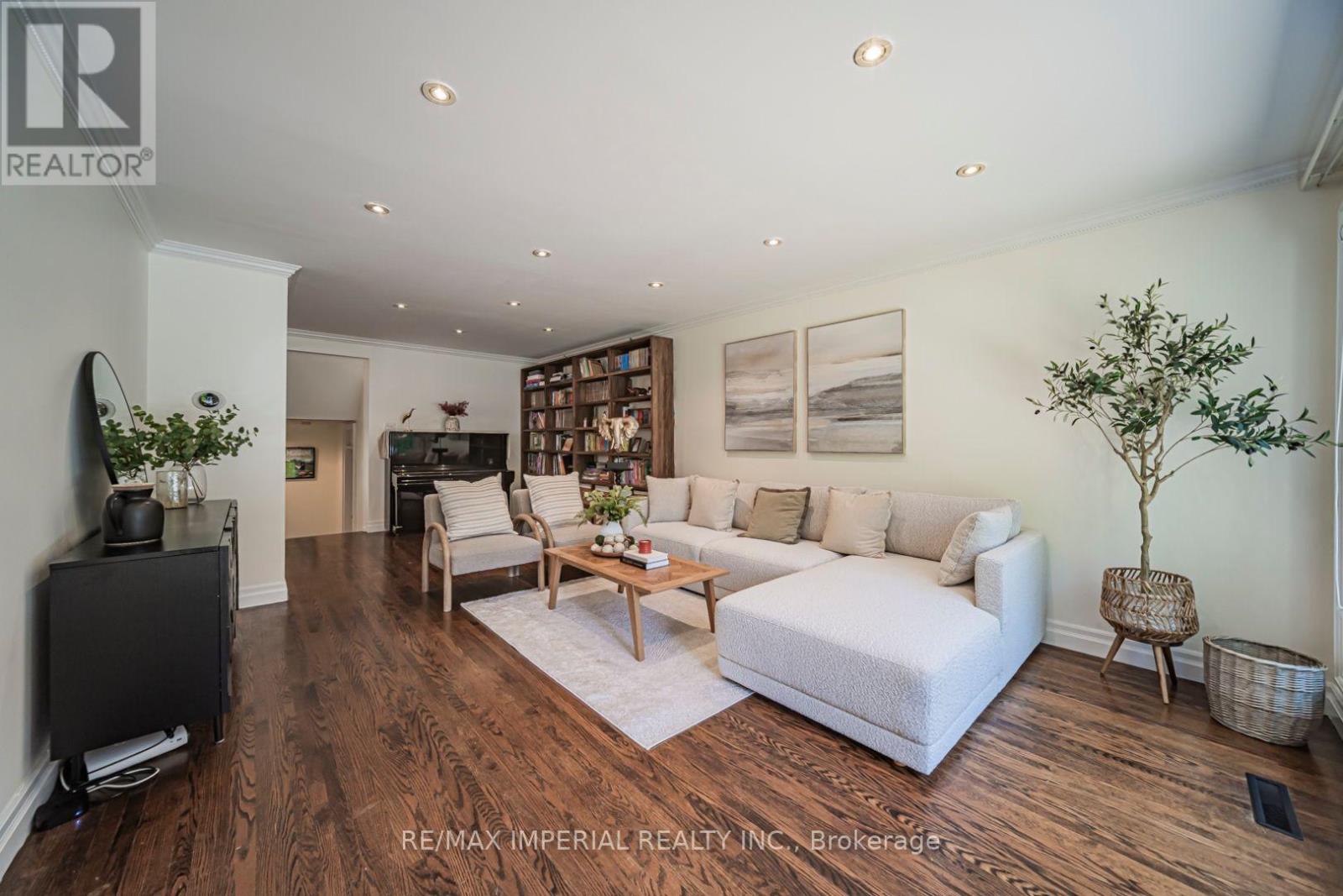 4 QUINCY CRESCENT - 4