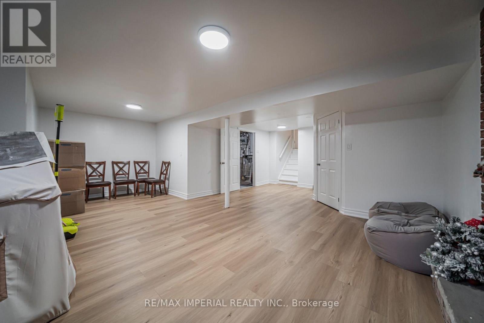 4 QUINCY CRESCENT - 41