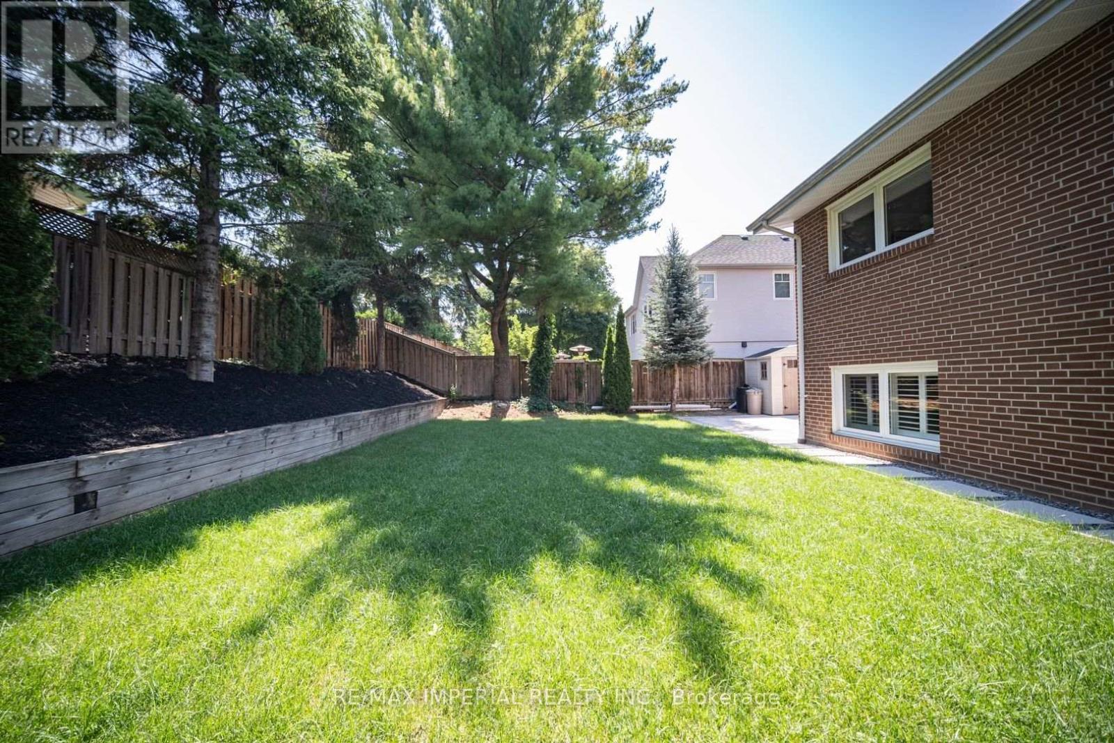 4 QUINCY CRESCENT - 43