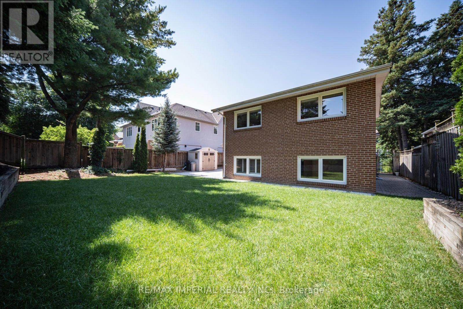 4 QUINCY CRESCENT - 44