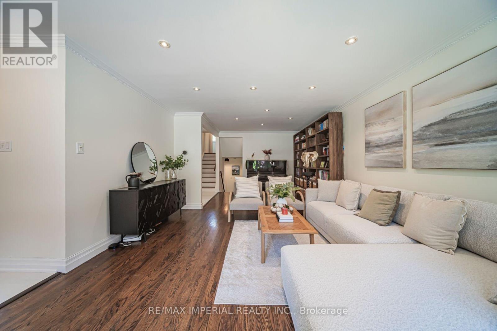 4 QUINCY CRESCENT - 5