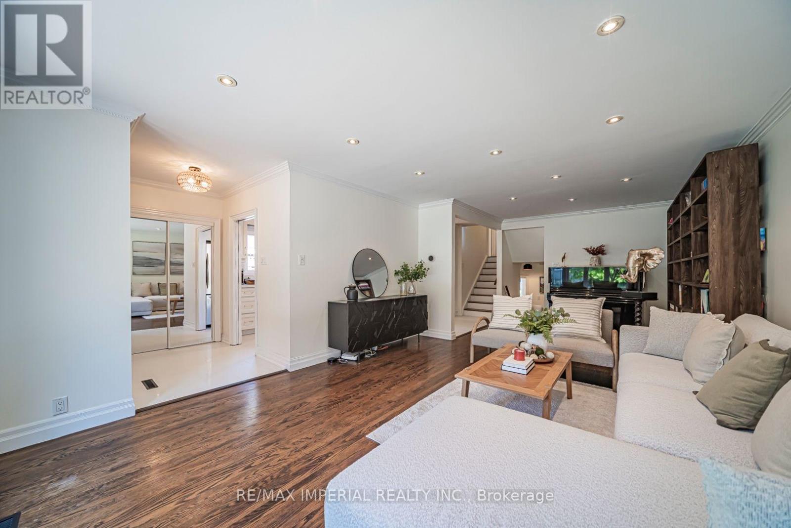 4 QUINCY CRESCENT - 6
