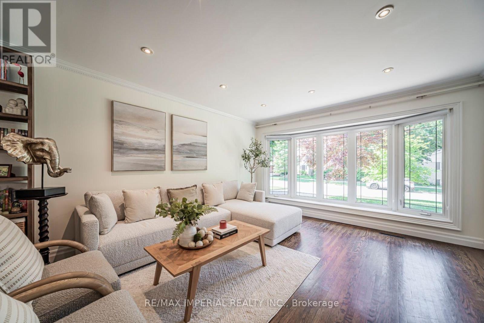 4 QUINCY CRESCENT - 8