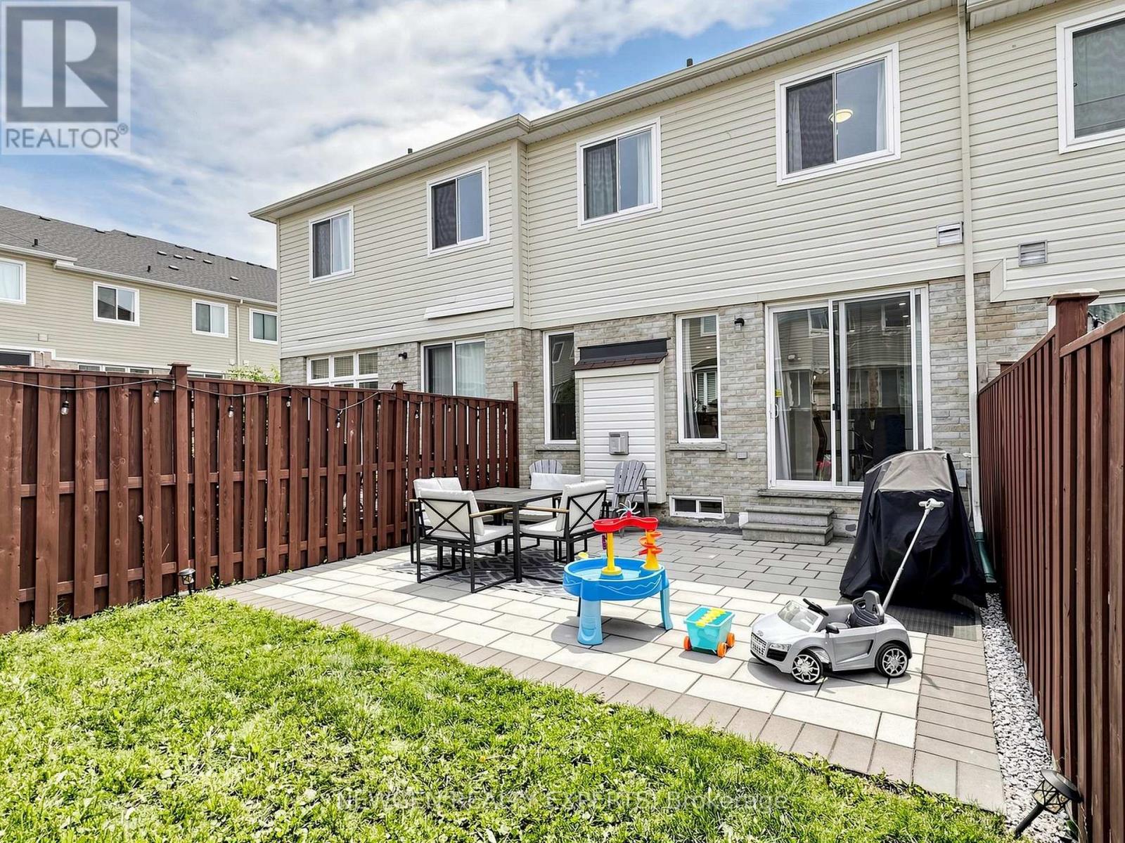 53 SILVERWOOD CIRCLE - Image 40