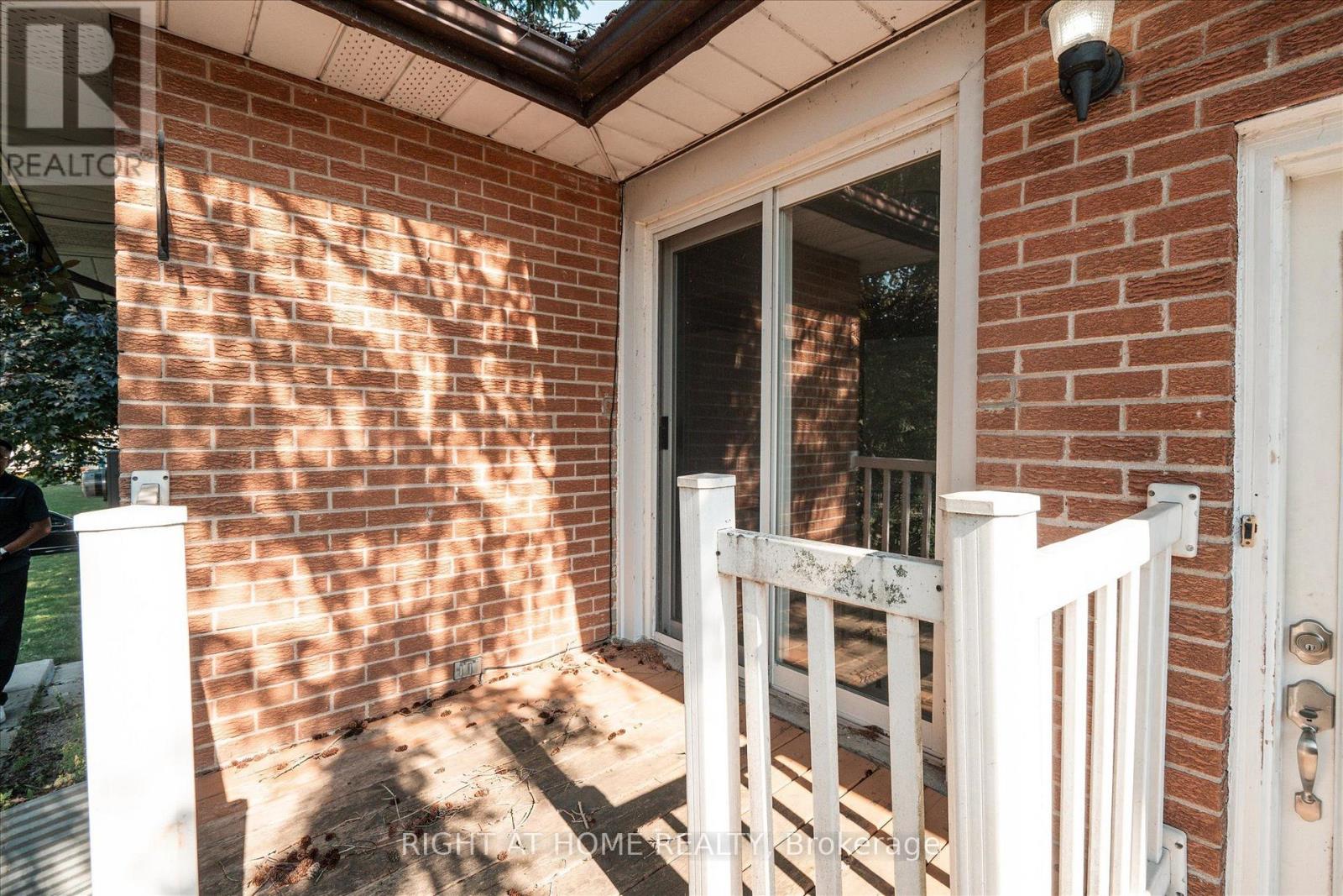 904 WALNUT COURT - Image 15