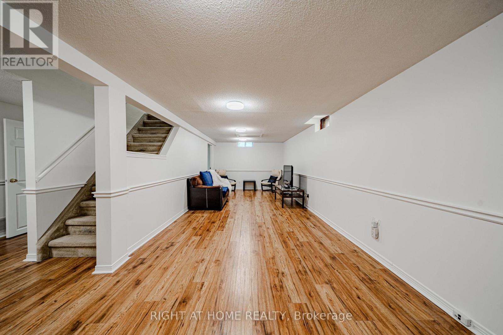 11 CARLSON DRIVE - 33