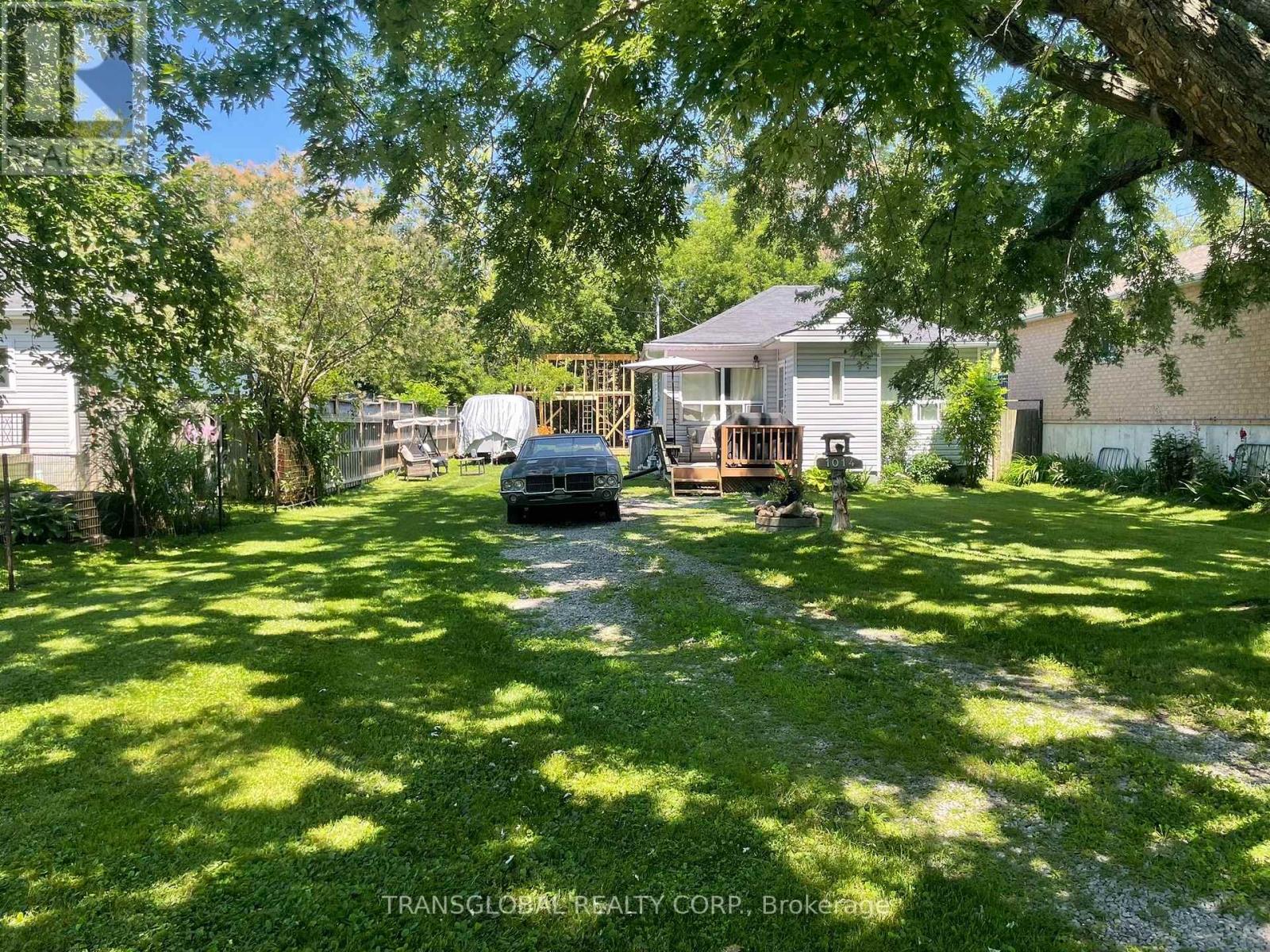 Front driveway/Plenty of parking
