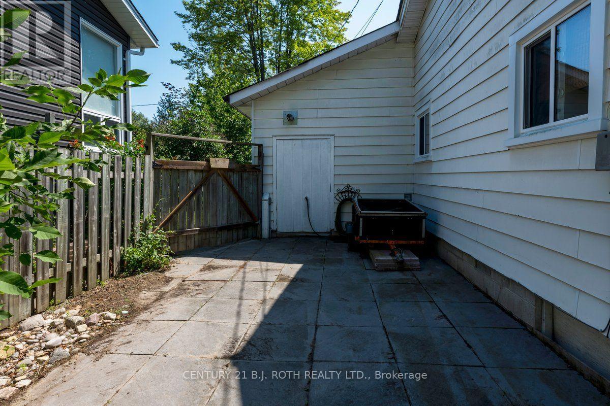 922 ELIZABETH AVENUE - 23