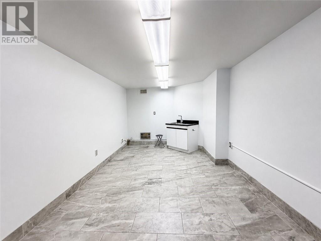 633 Lorne Street Unit# 105, Sudbury — photo 2