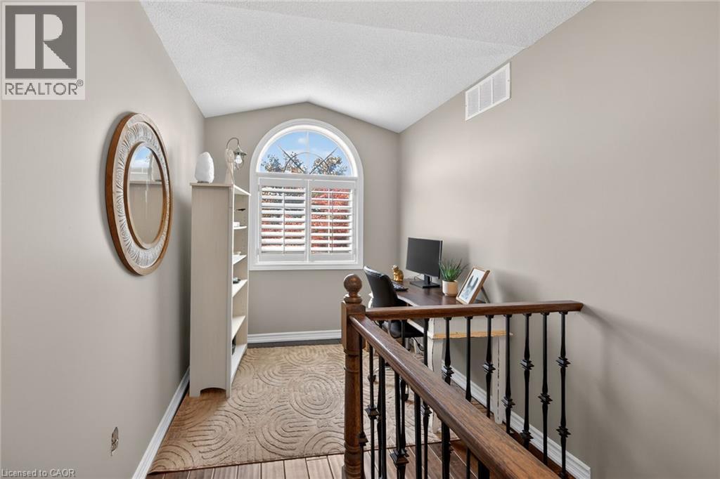 60 DUNROBIN Drive - Image 24