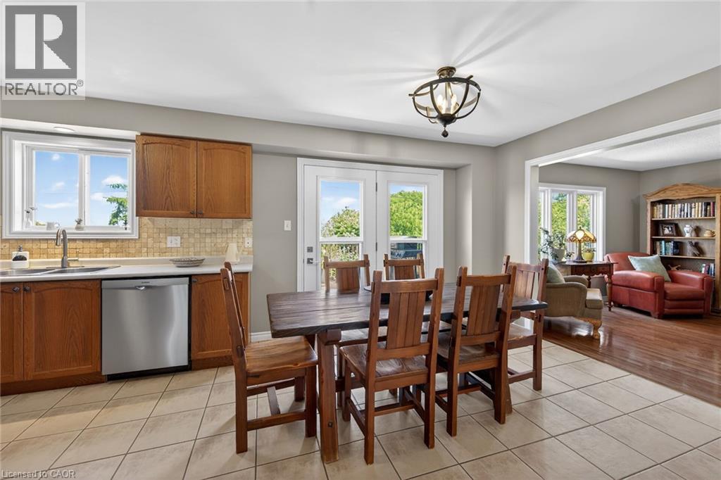 60 DUNROBIN Drive - Image 10