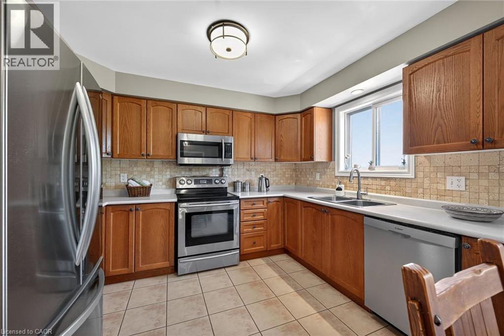 60 DUNROBIN Drive - Image 12