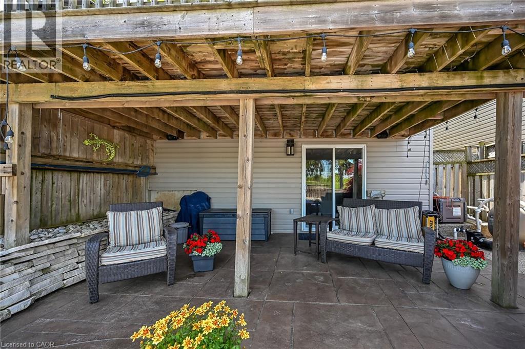 60 DUNROBIN Drive - 43