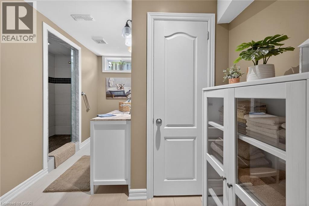 60 DUNROBIN Drive - Image 33