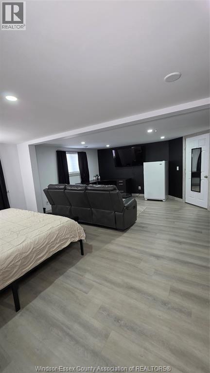 1646 PARK - 25