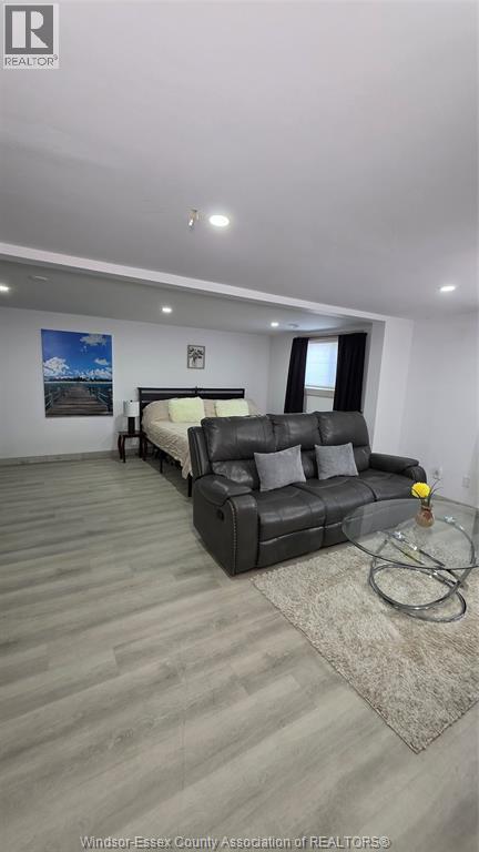 1646 PARK - 24