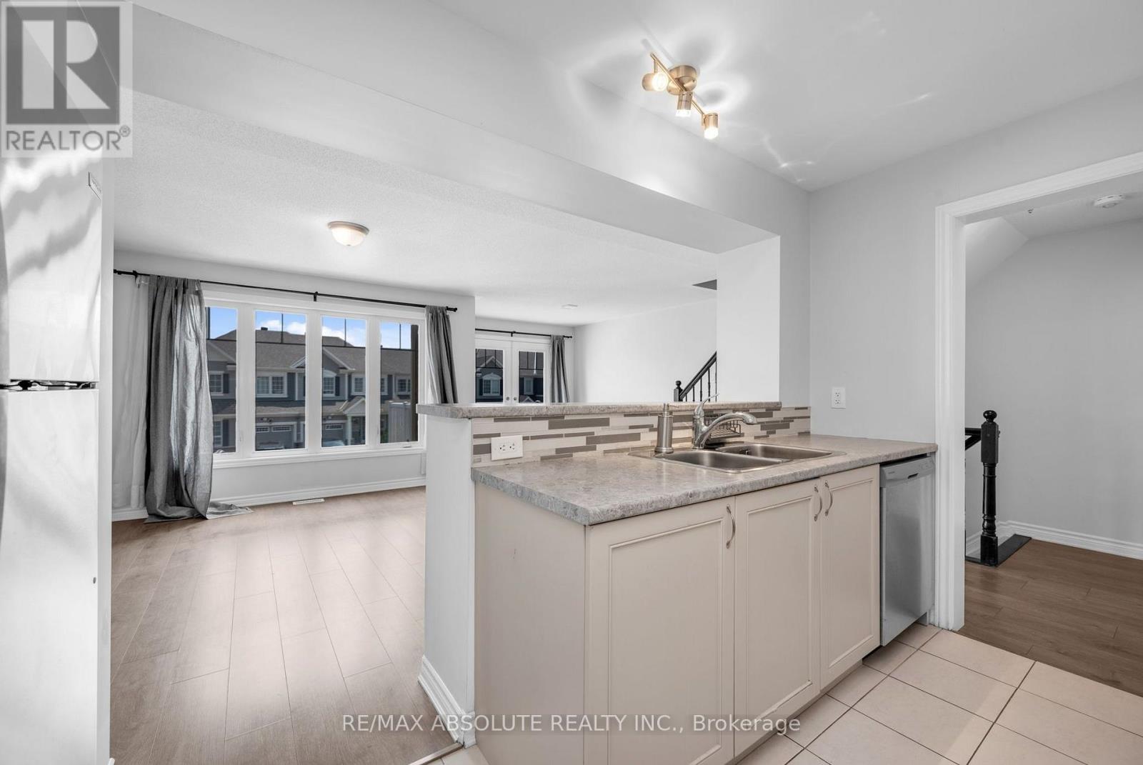 374 WILLOW ASTER CIRCLE, Ottawa. Luxury613. By Peter Sagos - Image 6
