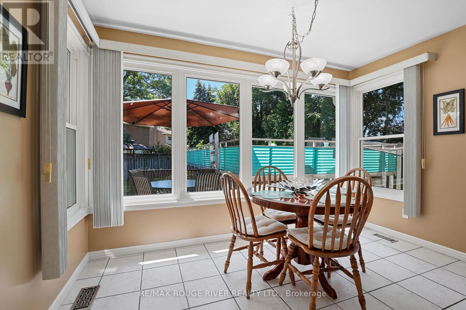 11 CANMORE BOULEVARD - 12