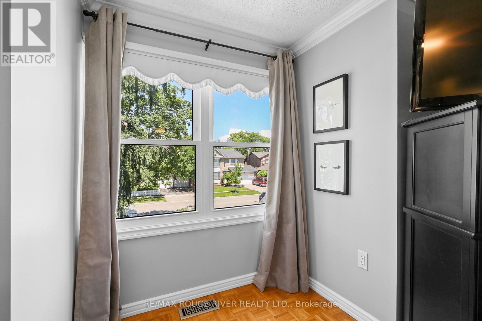 11 CANMORE BOULEVARD - 29