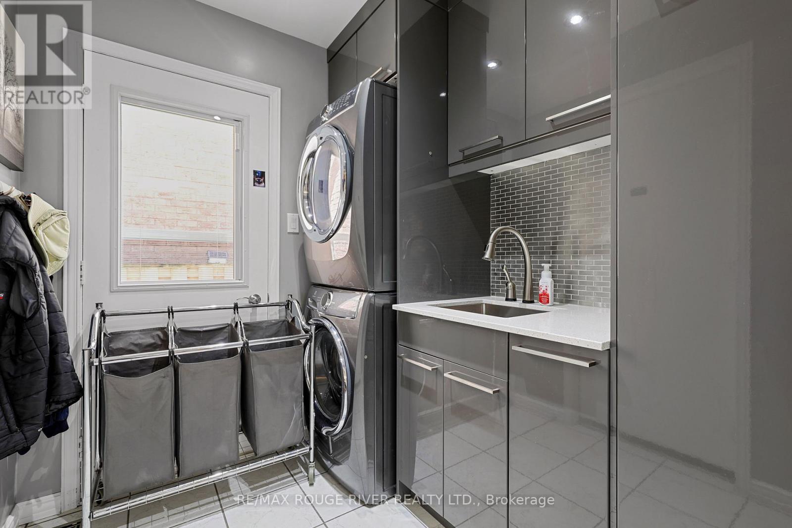 11 CANMORE BOULEVARD - 36