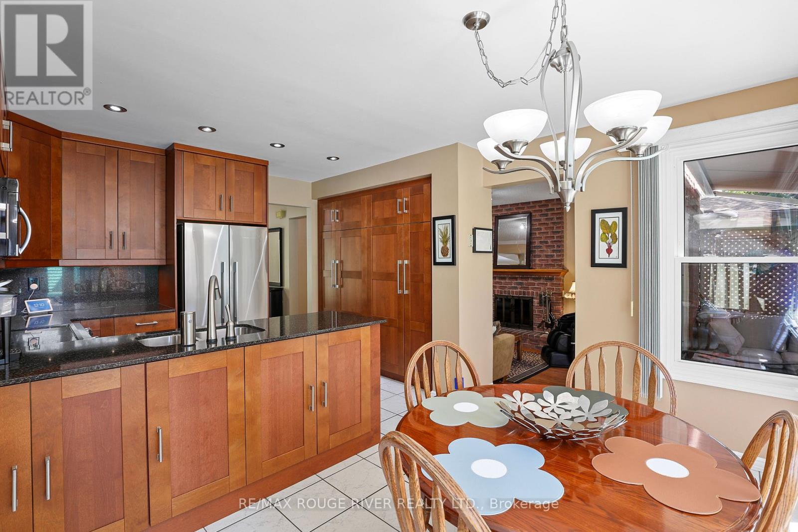 11 CANMORE BOULEVARD - 4