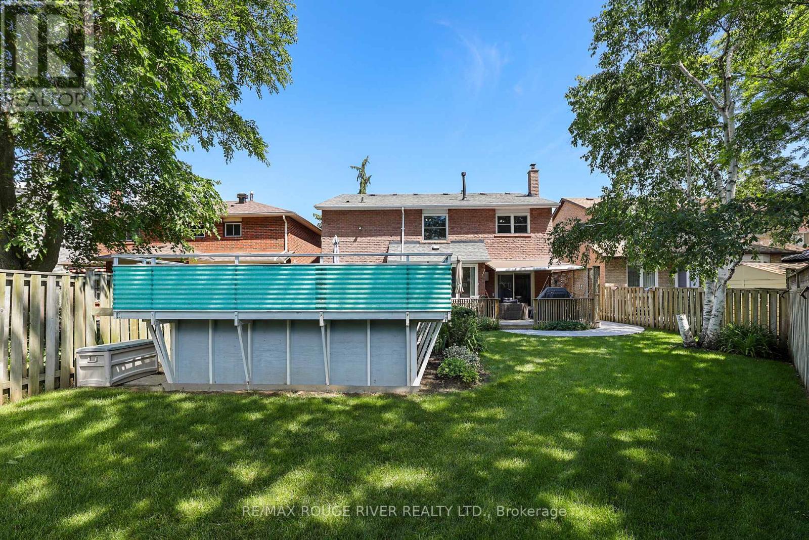 11 CANMORE BOULEVARD - 40
