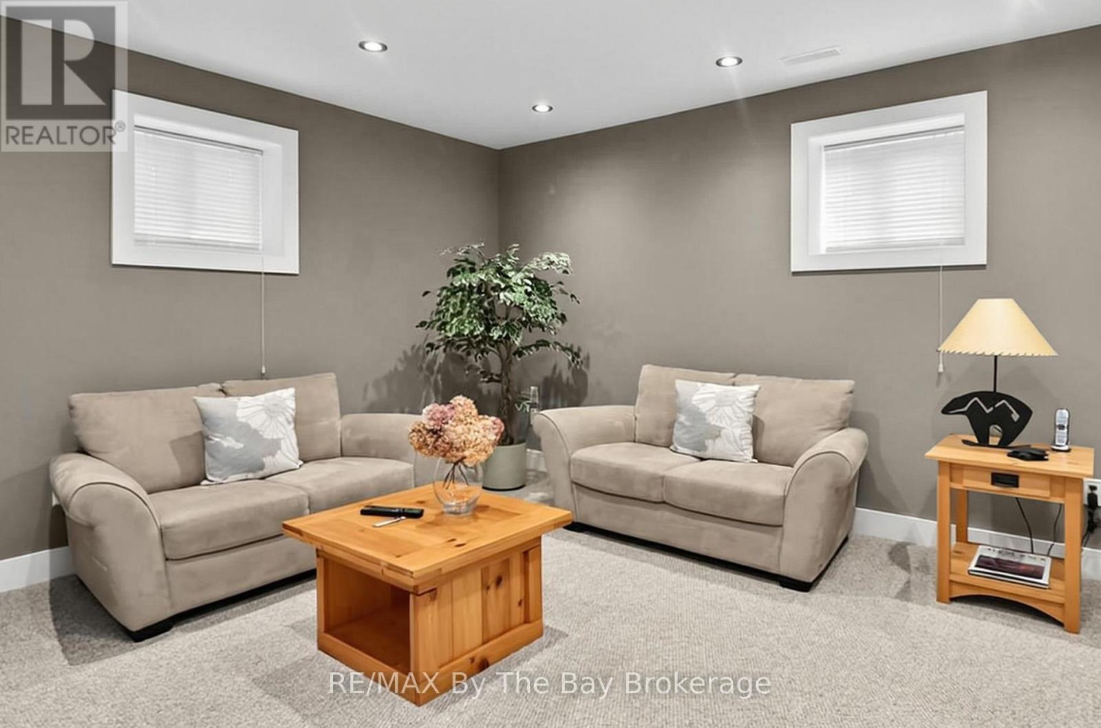 7 DOWNER CRESCENT - Image 35