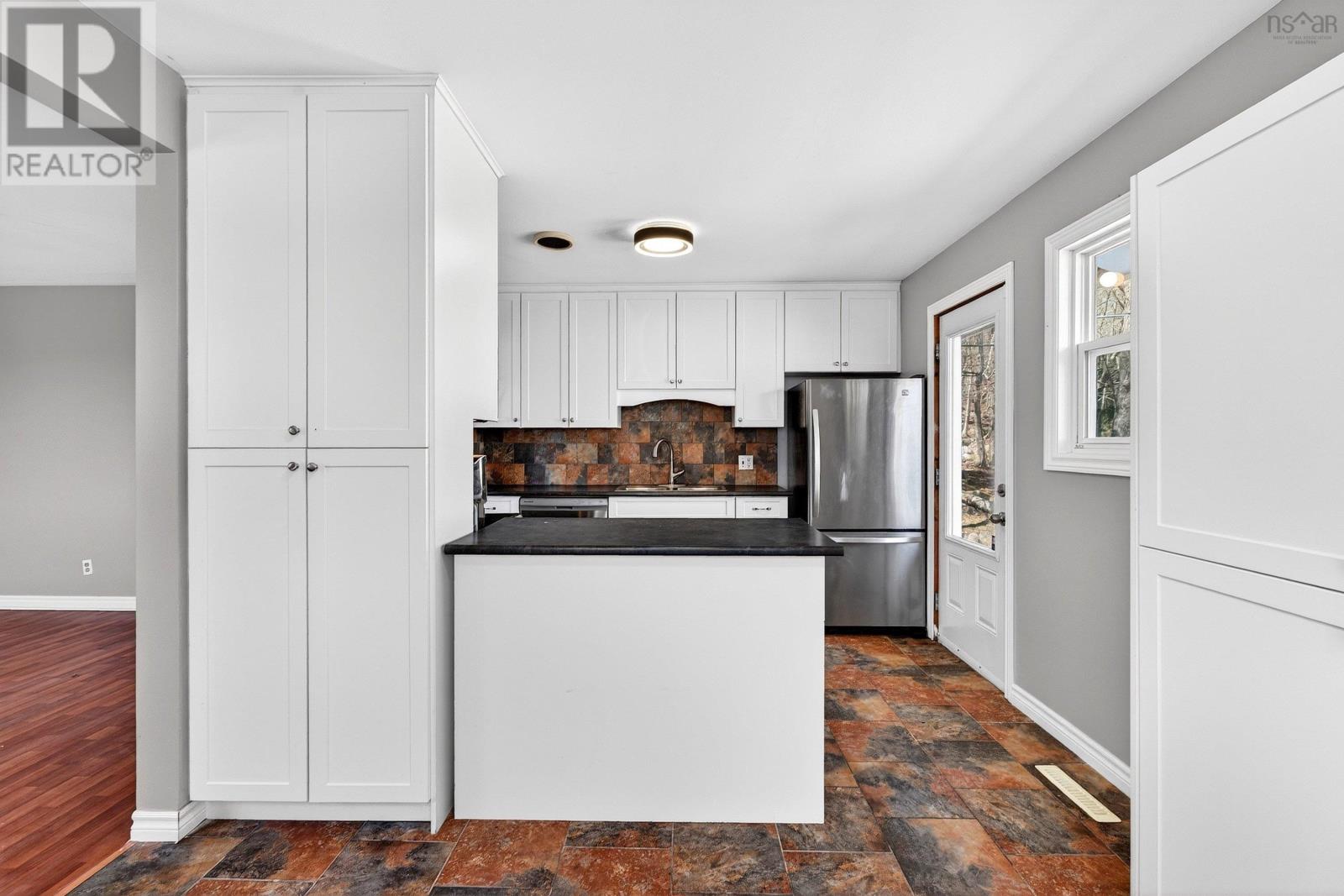 9 Kidston Road - 12
