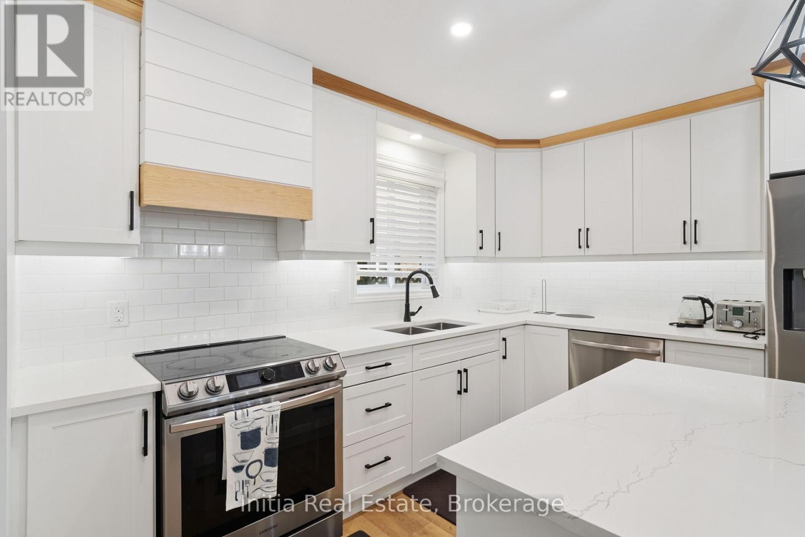 940 MAPLERIDGE STREET - Image 14