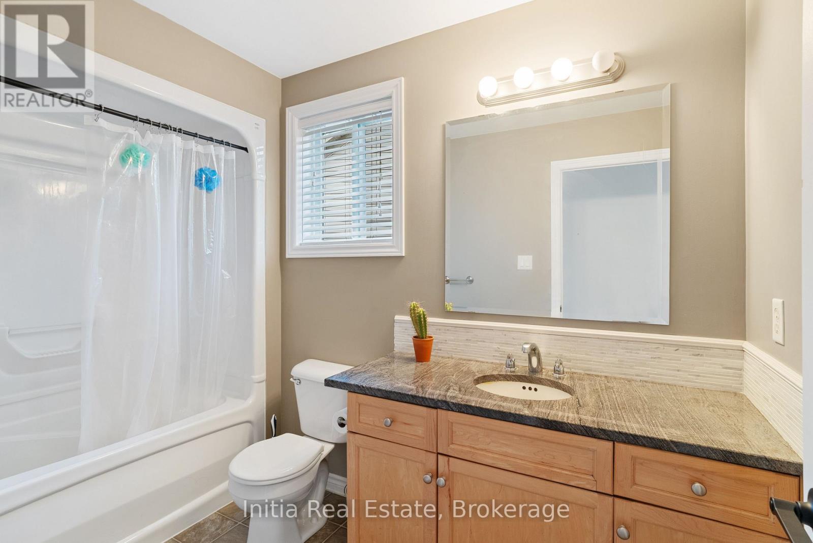 940 MAPLERIDGE STREET - Image 24