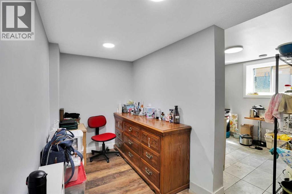 1917 22 Avenue NW — photo 35