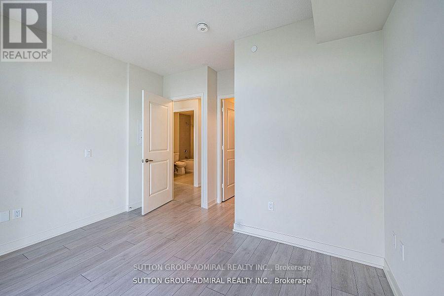 #4305 38 ANNIE CRAIG DRIVE - 13