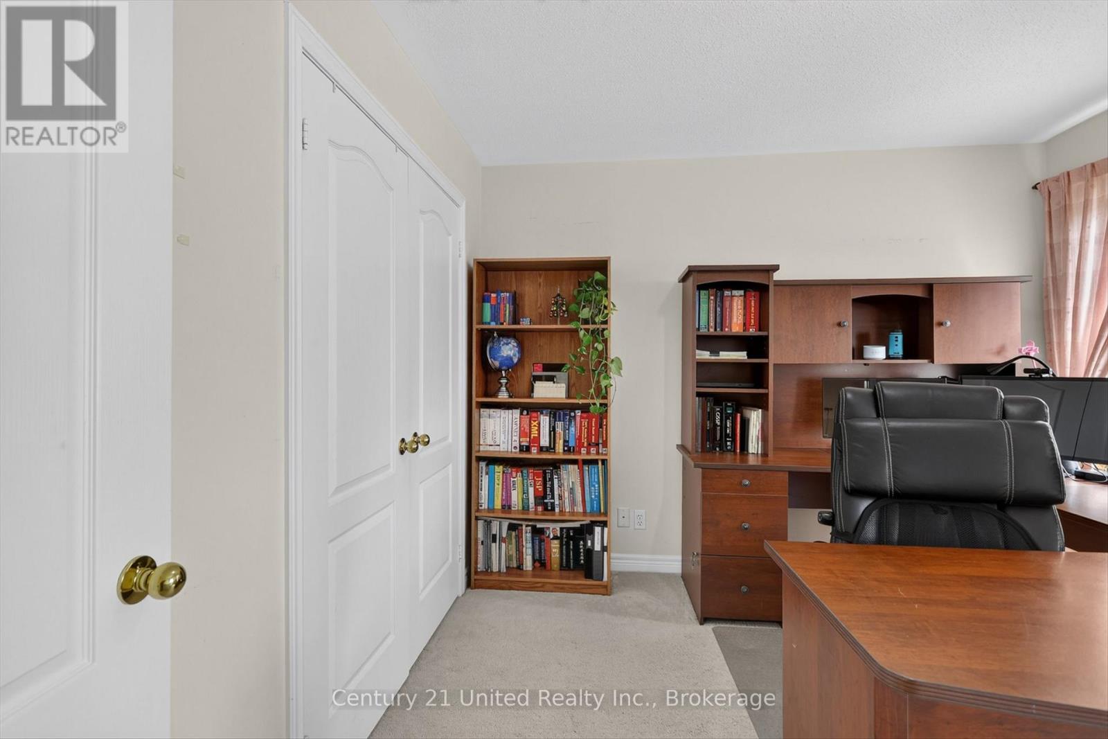 113 FARRIER CRESCENT - 28