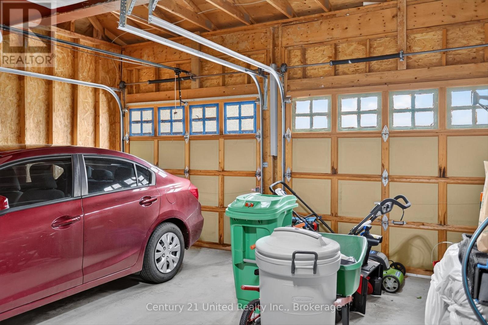 113 FARRIER CRESCENT - 33