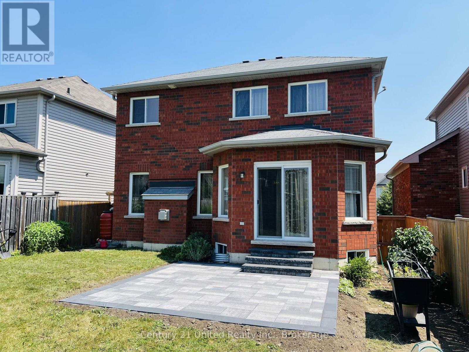 113 FARRIER CRESCENT - 39