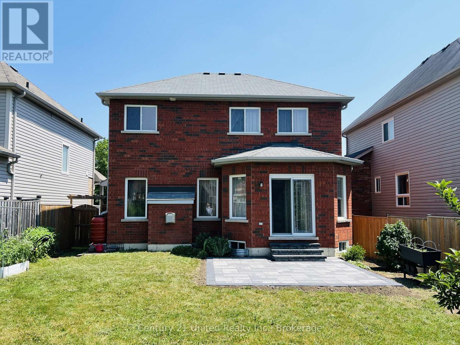 113 FARRIER CRESCENT - 34