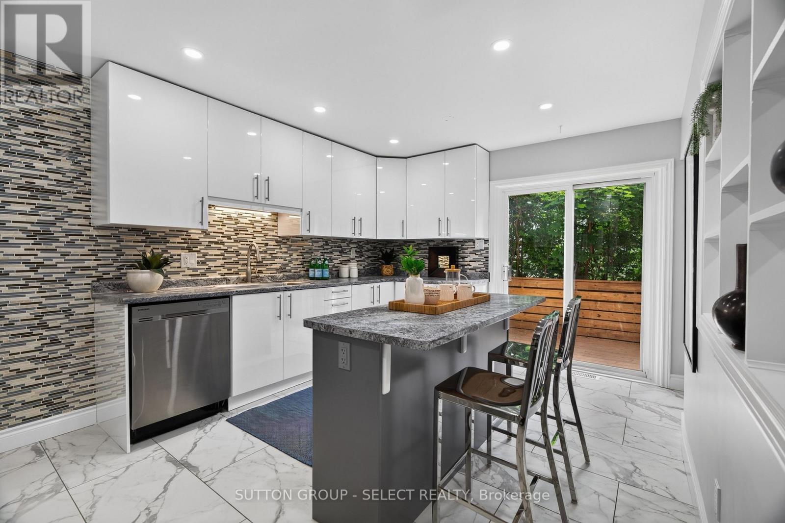 665 WOODCREST BOULEVARD - Image 11
