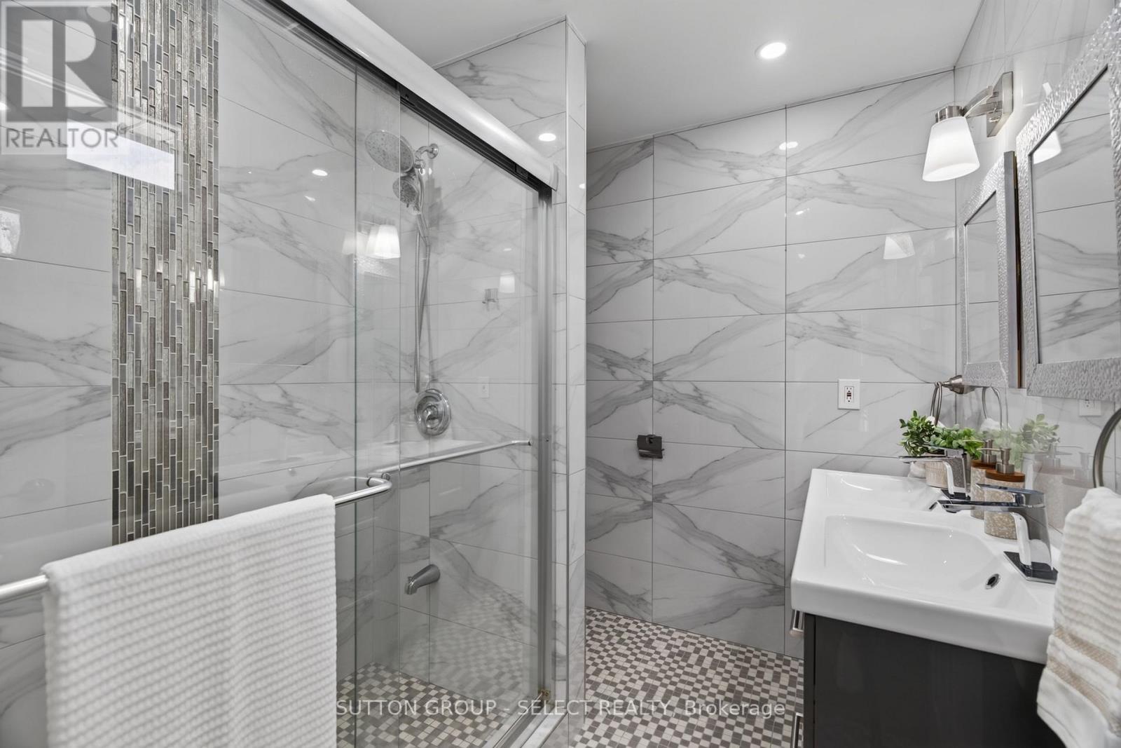 665 WOODCREST BOULEVARD - Image 25