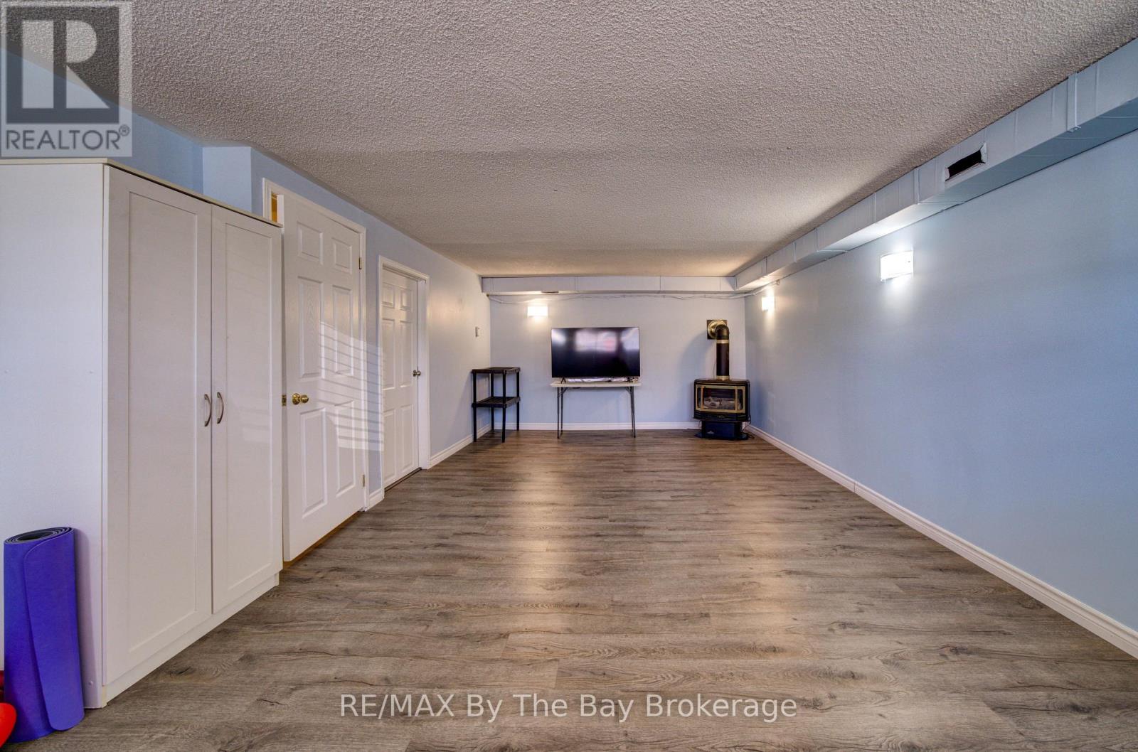 9 FREDERICK DRIVE - 19