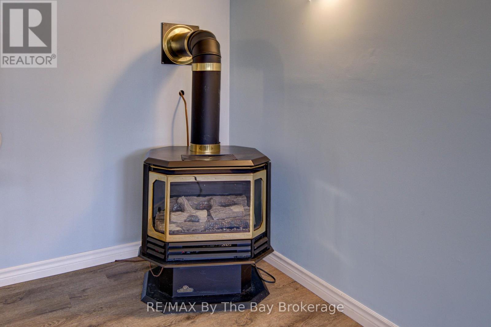 9 FREDERICK DRIVE - 20