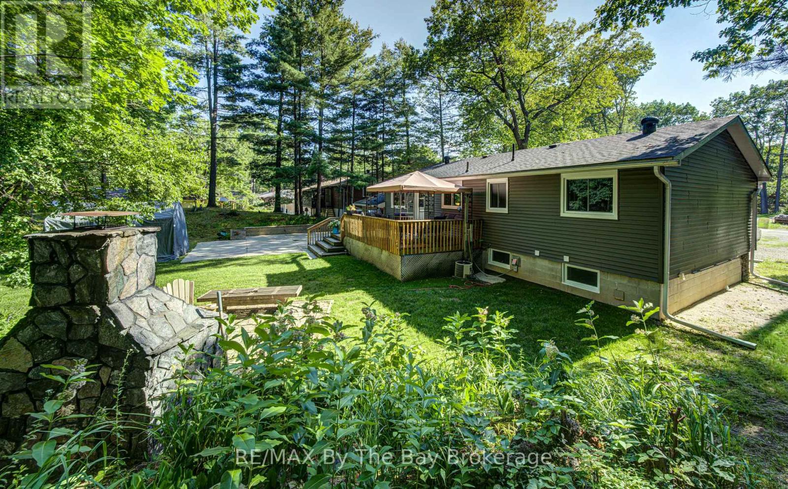 9 FREDERICK DRIVE - 33