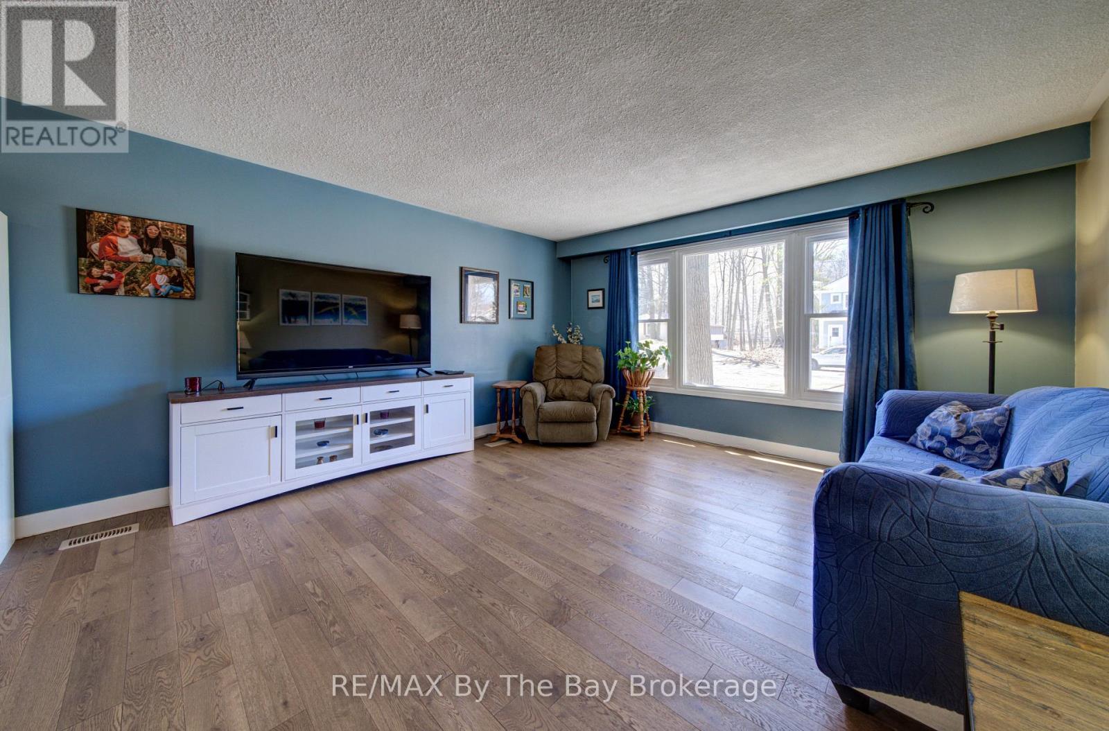 9 FREDERICK DRIVE - 6