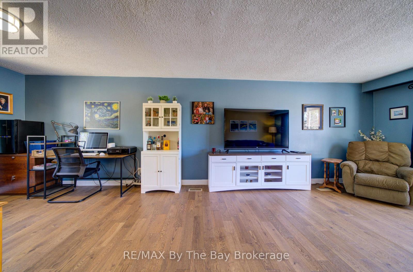 9 FREDERICK DRIVE - 8