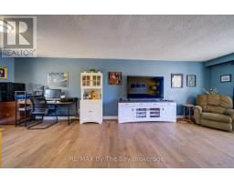 Bedroom 2 - 9 Frederick Drive, Wasaga Beach, ON L9Z1P9 Photo 8