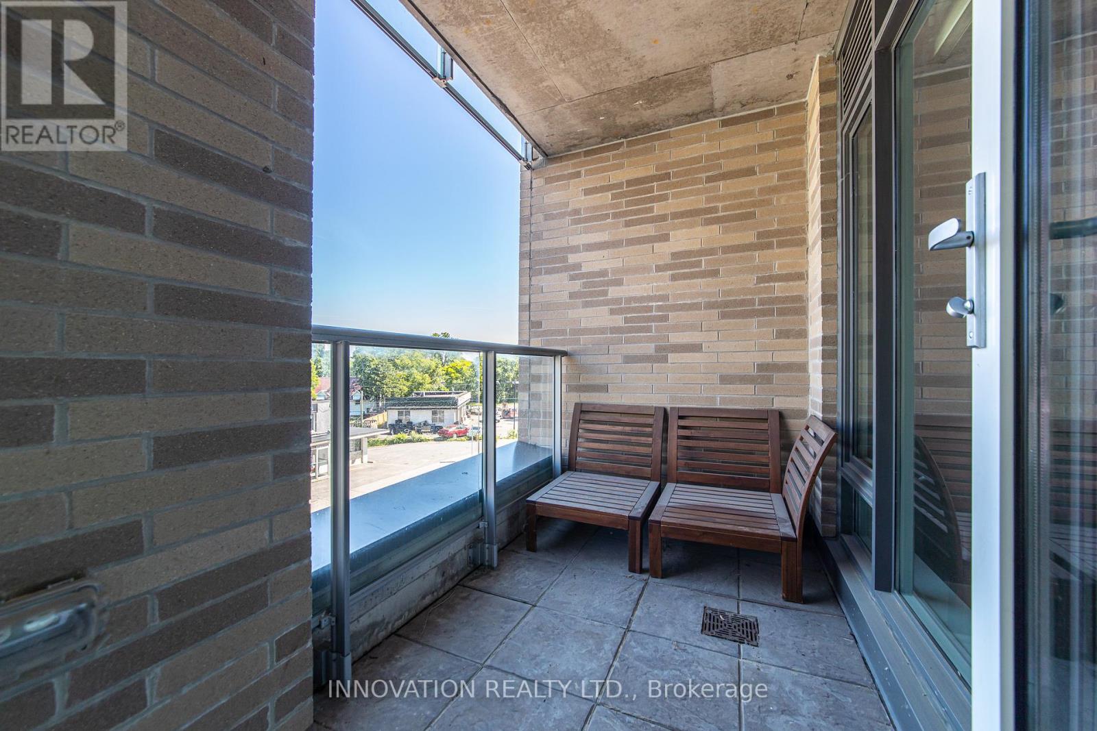 #209 88 RICHMOND ROAD - 21