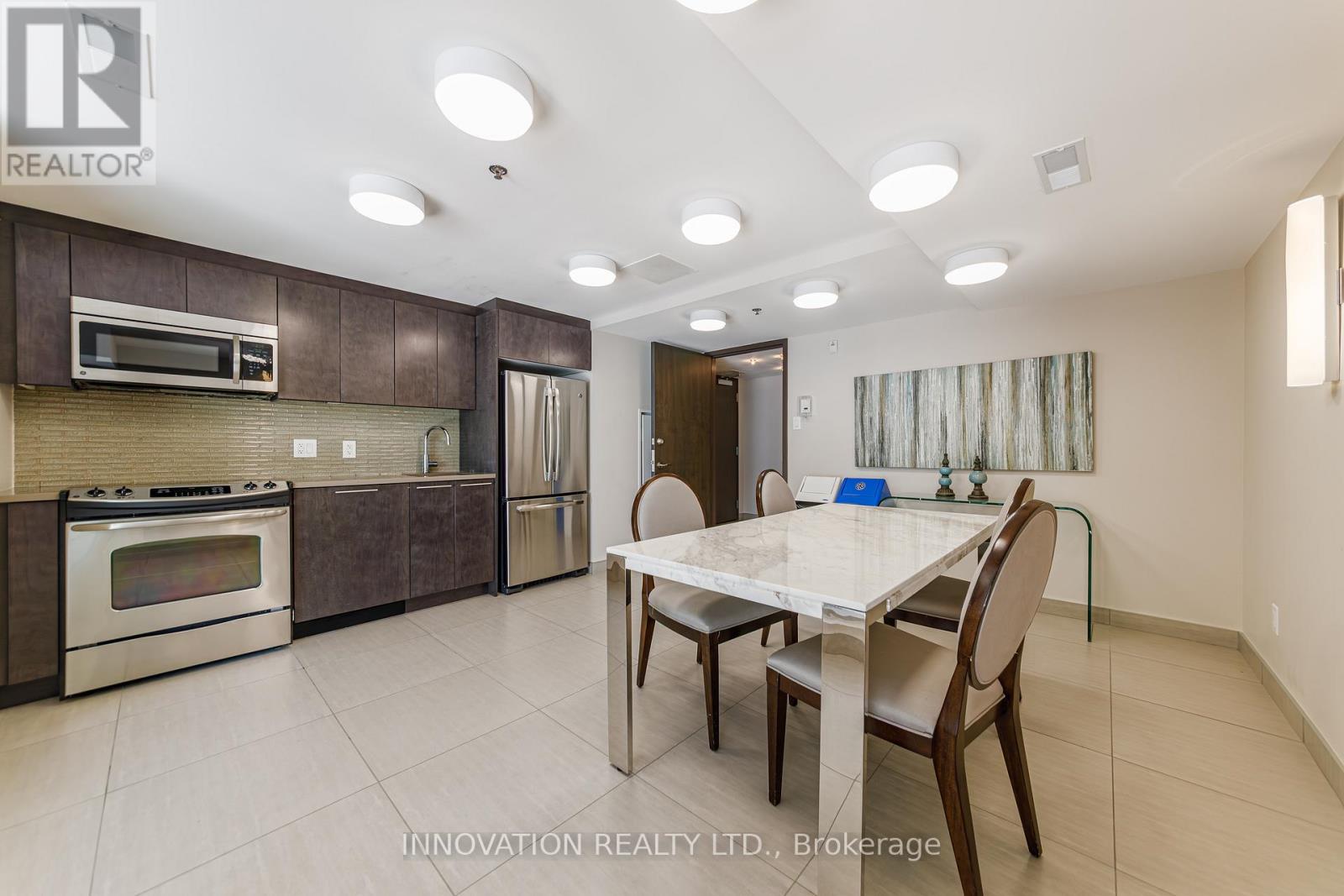 #209 88 RICHMOND ROAD - 29