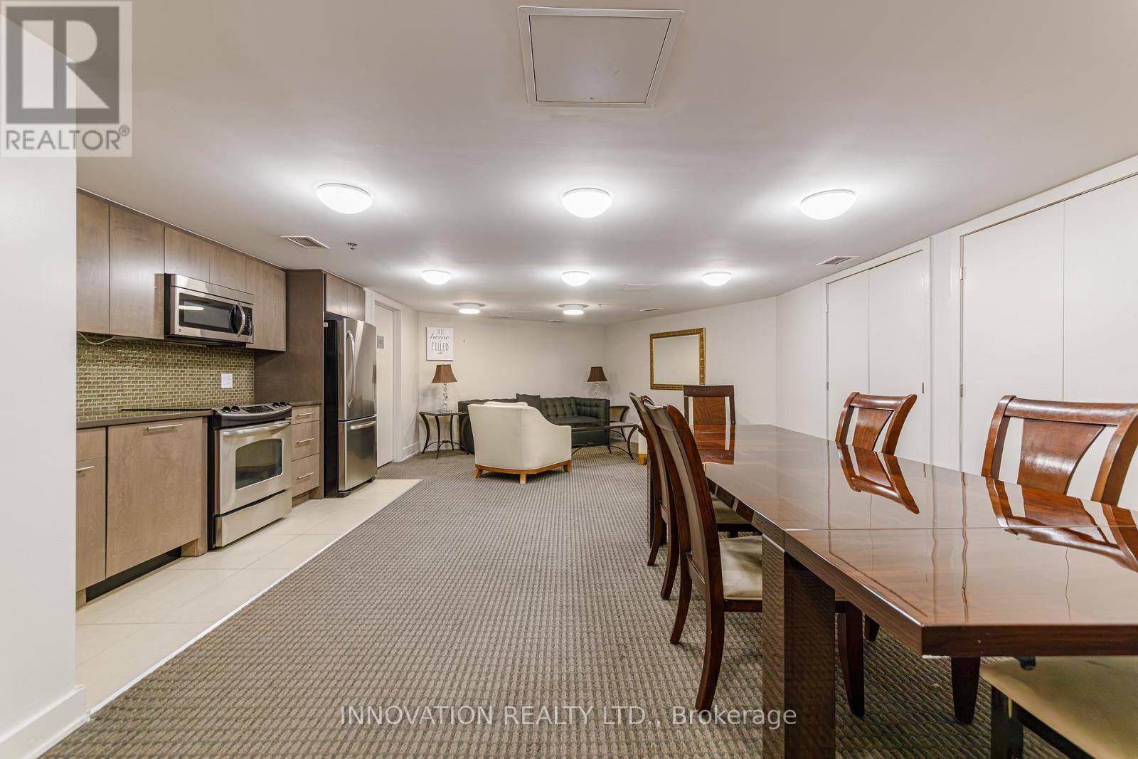 #209 88 RICHMOND ROAD - 36